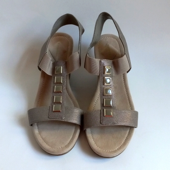MEMORY FOAM TAUPE METALIC SANDALS - Picture 1 of 4